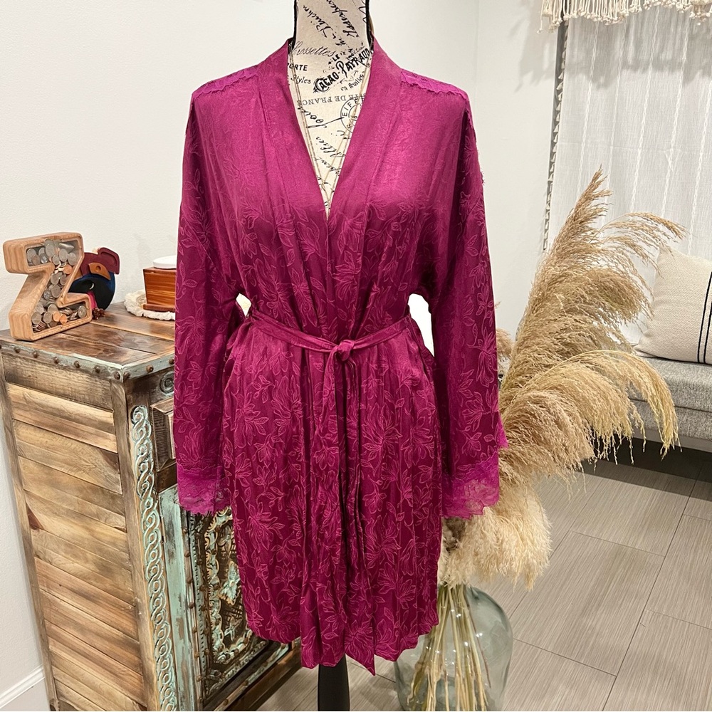 Vintage 1980s Victoria’s Secret Purple Robe Lace Accents  Kimono Style Sleeves